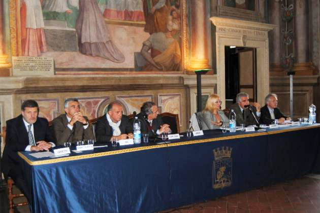 Da sinistra: Ass. Ubertini, Ass. Bartoletti, Arch. Gai, Arch. Contardi, Arch. Fidanza, Prof. Karrer, arch. Carini